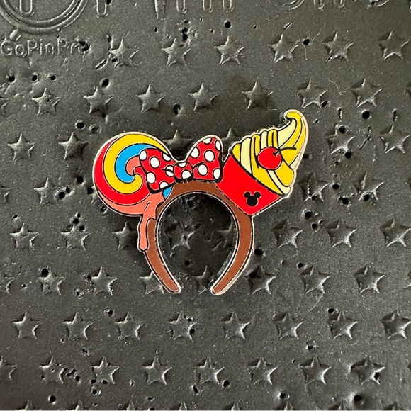 Authentic Disney Hidden Mickey Snacks Ears Pin - Picture 1 of 2